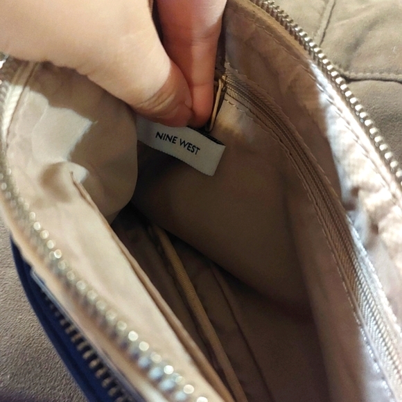 Nine West Navy & Cream Wristlet - Picture 6 of 8